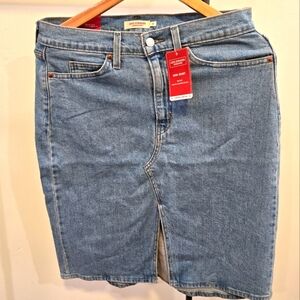 3/55$ - NWT - Levi's Light Blue Denim Midi Skirt